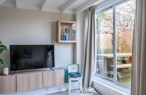 Warmenhuizen House | STAY LOCAL near the beach - A Place To Fully Recharge