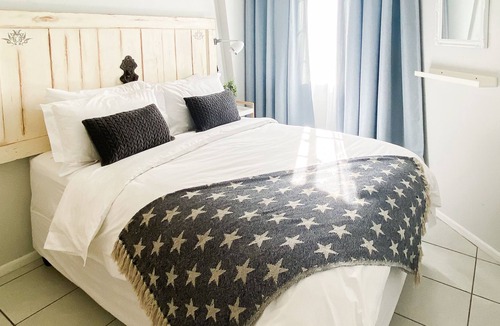 Paarl Apartment | Stay on Main - Studio Apartment