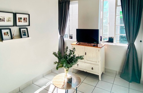 Paarl Apartment | Stay on Main - Studio Apartment