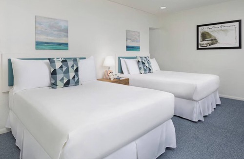 Laguna Beach Hotel | Steps from the Sand! Outdoor Pools, and Walk to Main Beach Park & Heisler Park