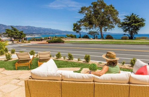 East Mesa House | Steps to Beach, Walk to Dwntwn, Full Ocean View, Pet-Friendly Back Yard, Hot Tub