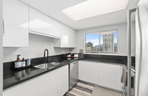 Lower Lonsdale Condo | Steps to Canada Soccer House & Shipyards w/VIEWS