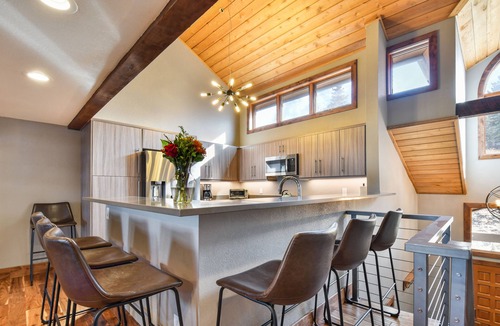 Deer Valley House | Steps to Skiing in Deer Valley! Sleeps 6!