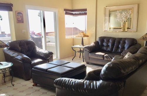 Las Gaviotas House | Steps to the Ocean-Big House w/ 2 Living Rooms & 2 Kitchens-Great Reviews