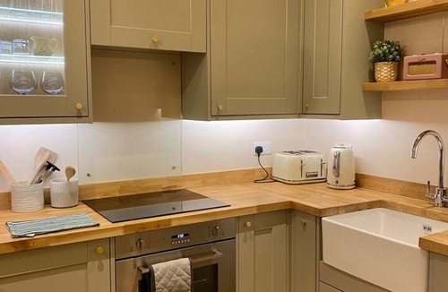 Stockbridge Apartment | Stockbridge ‘Little Gem’ Flat, Sleeps 3