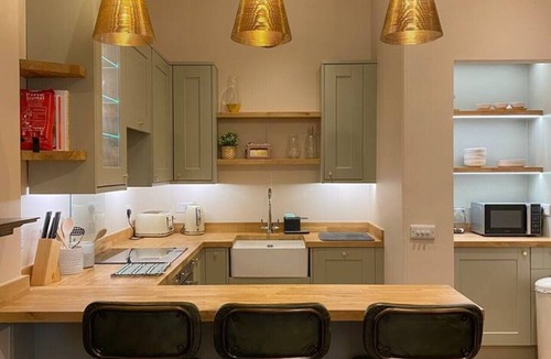 Stockbridge Apartment | Stockbridge ‘Little Gem’ Flat, Sleeps 3