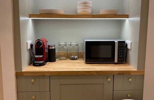 Stockbridge Apartment | Stockbridge ‘Little Gem’ Flat, Sleeps 3