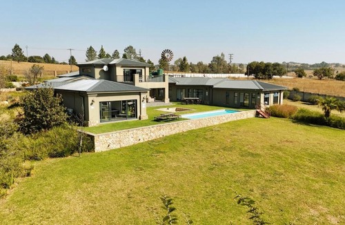 Muldersdrift Villa | Stone`s Throw Manor