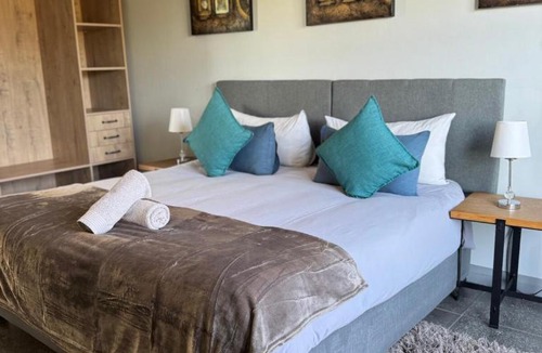 Muldersdrift Villa | Stone`s Throw Manor