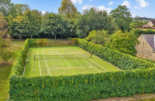 Whichford Cottage | Stourton Manor - pet friendly with tennis court