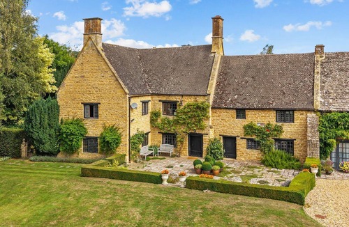 Whichford Cottage | Stourton Manor - pet friendly with tennis court
