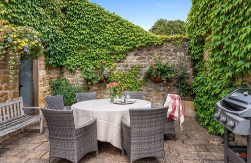 Whichford Cottage | Stourton Manor - pet friendly with tennis court