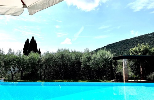 Buti Apartment | Studio Apartment 'Il Nido Di Delia' with Shared Pool, Private Terrace and Wi-Fi
