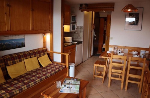 Les Saisies Apartment | Studio cabine agréable aux Saisies, balcon sud, 5 pers - FR-1-594-315