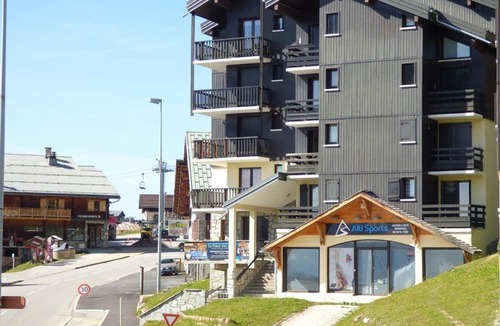 Les Saisies Apartment | Studio cabine Les Saisies, 4 personnes, central avec balcon - FR-1-594-192