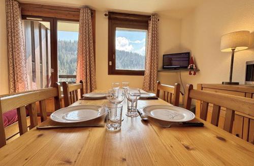 Notre-Dame-de-Bellecombe Apartment | Studio cosy à Notre-Dame-de-Bellecombe, proche des pistes et commerces - 4 pers, balcon, parking - FR-1-595-25