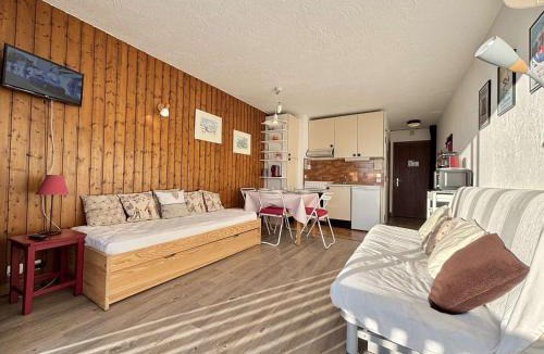 Notre-Dame-de-Bellecombe Apartment | Studio cosy à Notre-Dame-de-Bellecombe près des pistes - FR-1-595-24