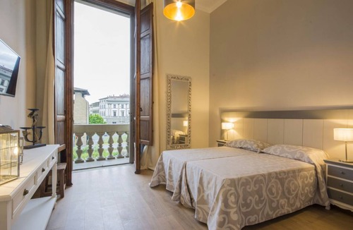 Santa Croce Apartment | Studio Iris in piazza Beccaria in Florence by Mmega