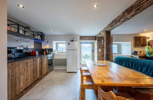 Bisanne 1500 Apartment | Studio 'Le Petit Érable - Mont Blanc View' with Mountain View, Private Terrace and Wi-Fi