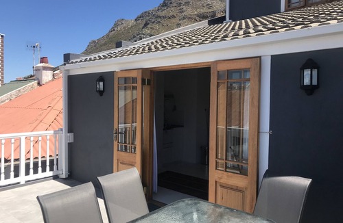 Muizenberg Apartment | Studio26 Muizenberg; Cosy 3 Bedroom Apartment