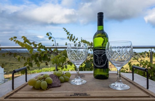 Plettenberg Bay Cottage | Stunning 1-Bedroom Vineyard Cottage