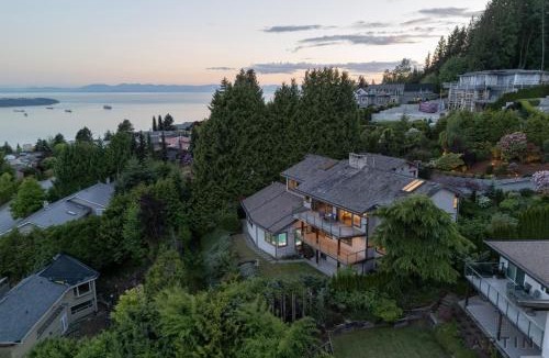 West Vancouver House | Stunning 4BR Retreat with Indoor Pool and Sauna