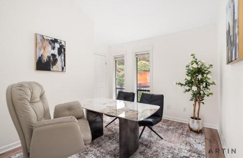 West Vancouver House | Stunning 4BR Retreat with Indoor Pool and Sauna