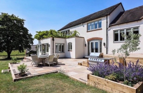 Saintbury House | Stunning 5 bed home close to Stratford with fantastic gardens/tennis court.