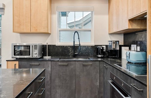 Blueberry Hill House | Stunning 5 Star one level townhouse Blueberry Hills Deer Run