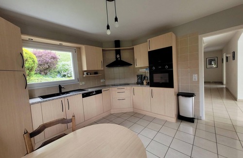 Doussard House | Stunning Annecy lake&mountain views, 3min walk to beach. Great disc. weekly rate