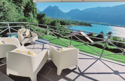 Doussard House | Stunning Annecy lake&mountain views, 3min walk to beach. Great disc. weekly rate