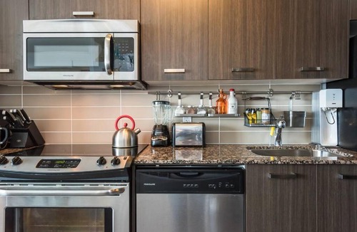Bay Cloverhill Apartment | Stunning condo with fantastic view of the city!