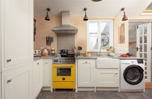 Mousehole Cottage | Stunning Cottage by Mousehole Harbour - with Courtyard. Steps to the Beach!