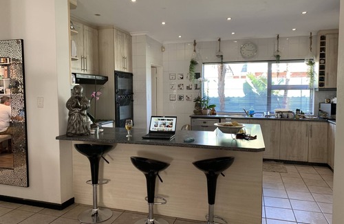 Parklands House | Stunning entertainers delight - Cape Towns Blaauwberg area - Sleeps 8-10
