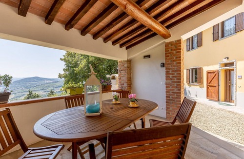 Montebonello House | Stunning home in Case Lori