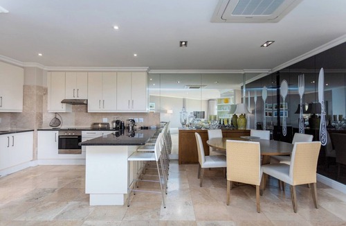Mouille Point Apartment | Stunning Ocean Views, Platinum Mile by CTHA