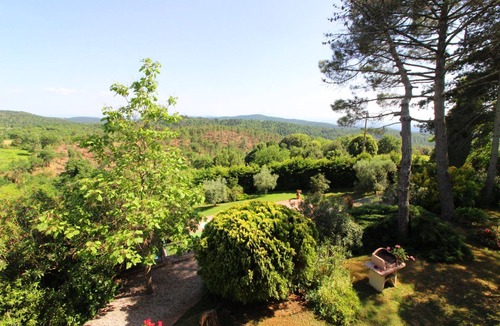 Monte San Savino Villa | Stunning private villa for 10 people with WIFI, private pool, TV and pets allowed