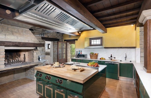 Firenzuola Villa | Stunning private villa for 18 people with WIFI, private pool, A/C, TV, patio and panoramic view