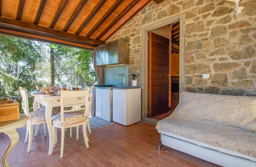 Macchino House | Stunning private villa for 2 people with WIFI, A/C, hot tub, TV, patio and pets allowed