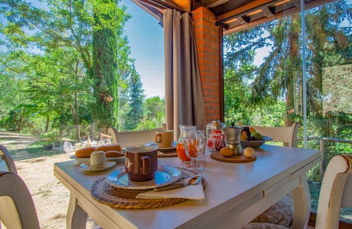 Macchino House | Stunning private villa for 2 people with WIFI, A/C, hot tub, TV, patio and pets allowed