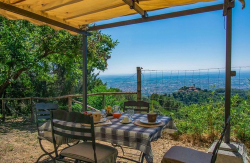 Macchino House | Stunning private villa for 2 people with WIFI, A/C, hot tub, TV, patio and pets allowed