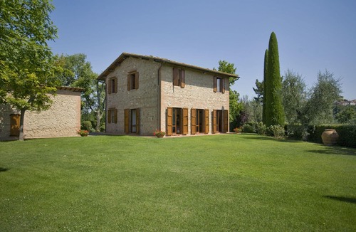 Palaia Villa | Stunning private villa for 8 guests with A/C, WIFI, private pool, TV and patio