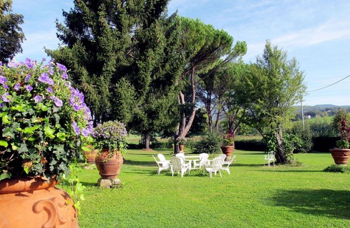 Porrena Villa | Stunning private villa with private pool, WIFI, TV, patio, pets allowed and panoramic view