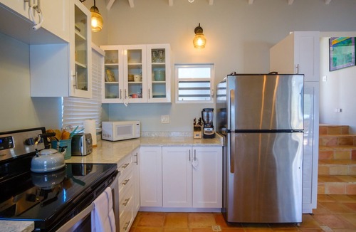Estate Hull House | Stunning views + 3 Mins to Hull Bay + Quiet Escape