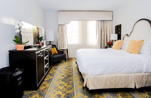 Kalorama Heights Hotel | Stylish 1 BR Suite King | 1.6 mi to Embassy Row| 1.4 mi to White House