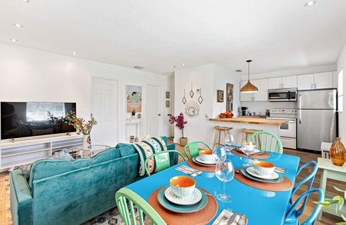 Sailboat Bend Apartment | Stylish 2 BR Condo - Close to Riverwalk