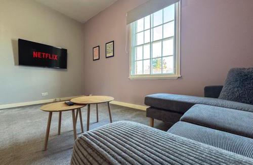 City Centre Apartment | Stylish 2BDR Apartment By Torr Property Group Short Lets & Serviced Accommodation With Free WiFi Stratford Upon Avon
