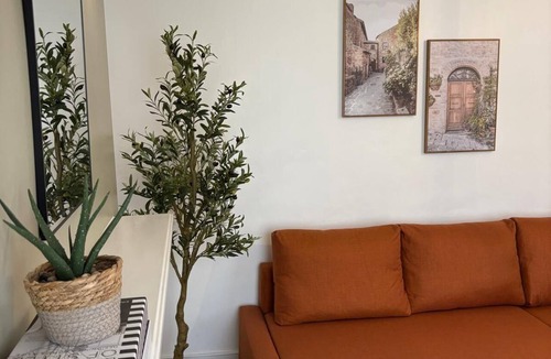 Highbury West Apartment | Stylish 2BR - 1 Min to Emirates - 4 Min to Underground - Sleeps 6