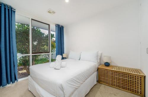 Hawker House | Stylish 3BR in Hawker - Colorful and Renovated - Hosted by CanStay
