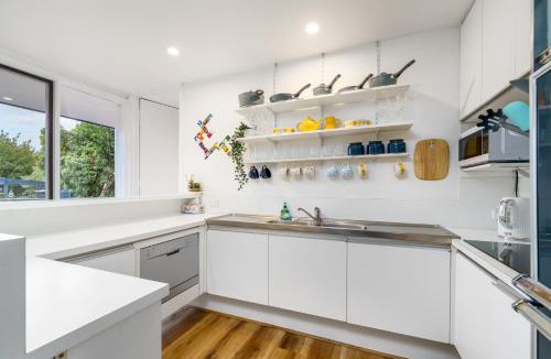 Hawker House | Stylish 3BR in Hawker - Colorful and Renovated - Hosted by CanStay